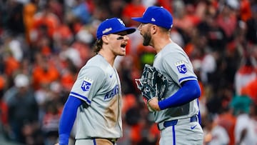 Baltimore (United States), 01/10/2024.- Kansas City Royals pitcher Lucas Erceg (R) celebrates victory with Kansas City Royals shortstop Bobby Witt Jr. (L) following game 1 of the American League Wild Card series between the Kansas City Royals and the Baltimore Orioles at Camden Yards in Baltimore, Maryland, USA, 01 October 2024. EFE/EPA/SHAWN THEW
