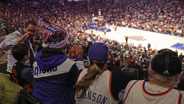 NEW YORK, NEW YORK - DECEMBER 25: Fans watch the game during the second quarter between the New York Knicks and the Cleveland Cavaliers at Madison Square Garden on December 25, 2025 in New York City. NOTE TO USER: User expressly acknowledges and agrees that, by downloading and or using this photograph, User is consenting to the terms and conditions of the Getty Images License Agreement. Pamela Smith/Getty Images/AFP (Photo by Pamela Smith / GETTY IMAGES NORTH AMERICA / Getty Images via AFP)
