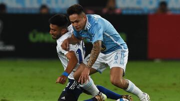 Emelec's Argentine midfielder Carlos Villalba (L) and Sporting Cristal's midfielder Jesus Pretell (R) fight for the ball during the Copa Sudamericana round of 32 knockout play-offs first leg football match between Peru's Sporting Cristal and Ecuador's Emelec at the Nacional stadium in Lima on July 12, 2023. (Photo by CRIS BOURONCLE / AFP)