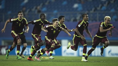 DAEJEON, SOUTH KOREA - JUNE 08: Yeferson Soteldo of Venezuela celebrates with team mates after winning the FIFA U-20 World Cup Korea Republic 2017 Semi Final match between Uruguay and Venezuela at Daejeon World Cup Stadium on June 8, 2017 in Daejeon, South Korea. (Photo by Lars Baron - FIFA/FIFA via Getty Images)