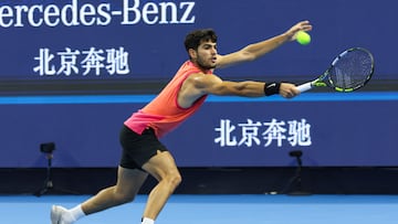 Carlos Alcaraz, durante su partido contra Tallon Griekspoor en el China Open.