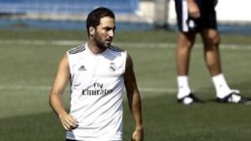 Gonzalo Higuaín, en el entrenamiento del Madrid.