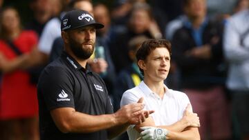 Jon Rahm, con el actor Tom Holland en una vuelta previa al BMW PGA.