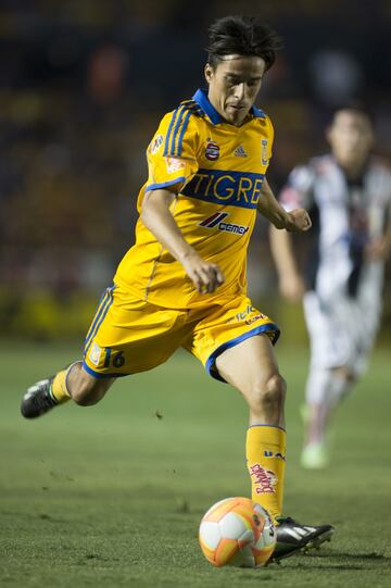 El argentino Lucas Lobos llegó a los Tigres procedente del Cádiz para el Clausura 2008 y se ganó el cariño de la afición de los felinos. Jugó con ellos durante 12 torneos cortos, hasta el Clausura 2014.