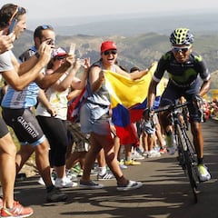 Nairo Quintana reina en La Camperona y es maillot rojo