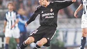 <b>Bravo Beckham. Por todo el campo</b>
Sigue Beckham en un momento de forma sensacional, incluso con un dedo fastidiado, como le sucedió ayer.