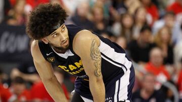 Booker (40) se sale en Manresa y acerca al Murcia a la salvación