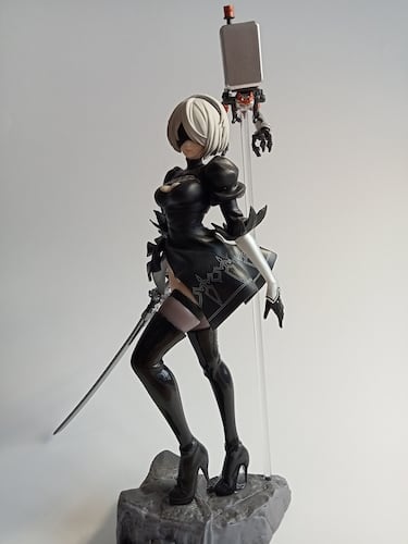 Celebra el crossover de NieR Automata y Stellar Blade con esta brutal y sugerente figura de 2B