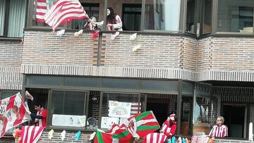 Bilbao cantó el himno del Athletic en los balcones
