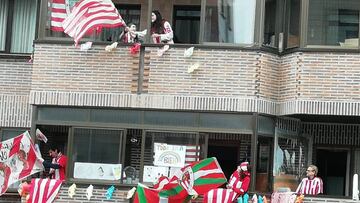 Balcones de Zorrotza durante el himno