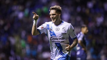 Emiliano Gomez celebrates his goal 2-1 of Puebla during the 10th round match between Puebla and Pachuca as part of the Liga BBVA MX, Torneo Apertura 2025 at Cuauhtemoc Stadium, on September 23, 2025 in Puebla, Mexico.
