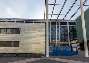 Oficialmente se denomina Imperial College of Science, Technology and Medicine (Colegio Imperial de Ciencia, Tecnolog¨ªa y Medicina). Est¨¢ situada en el barrio de South Kensington (Londres) y fue fundada en 1907. Cuenta con 15 premios Nobel, 3 medallas Fields y m¨¢s de 70 miembros de la Royal Society.