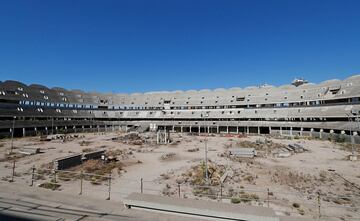 Así se encuentra el que será el nuevo estadio del Valencia Club de Fútbol. Las obras llevan trece años paradas.