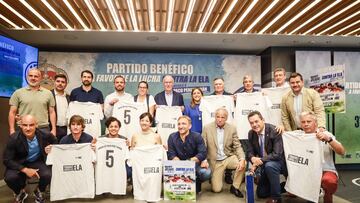 Del Bosque y Camacho, junto a un buen número de veteranos de nuestro fútbol, apadrinaron la presentación de este partido solidario entre veteranos del Real Madrid y de la AFE a beneficio de la lucha contra la ELA.