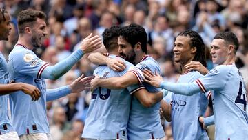 Manchester (United Kingdom), 06/05/2023.- Manchester City captain Ilkay Guendogan (C) celebrates with teammates after scoring his second goal during the English Premier League match between Manchester City and Leeds United, in Manchester, Britain, 06 May 2023. (Reino Unido) EFE/EPA/TIM KEETON EDITORIAL USE ONLY. No use with unauthorized audio, video, data, fixture lists, club/league logos or 'live' services. Online in-match use limited to 120 images, no video emulation. No use in betting, games or single club/league/player publications.
