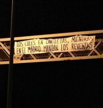 Han aparecido varias pancartas colgadas en la Capital contra la gestión de Florentino Pérez al frente del Real Madrid.