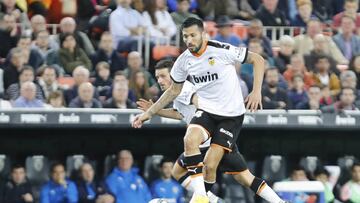 Garay, baja toda la temporada; el Valencia busca un recambio