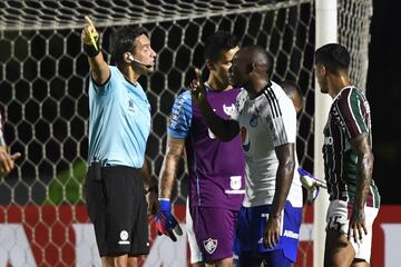 Fluminense ganó con goles de Willian y Arias. La serie terminó 4-1 en el global.