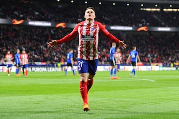 Gameiro fichó por el Atético de Madrid en verano de 2016. Tras conseguir 3 títulos de la Europa League con el Sevilla, el Atlético firmó al delantero francés para que hiciera dupla con su compatriota Griezmann en el ataque rojiblanco. A pesar de ganar la Europa League con el Atlético en 2018, su rendimiento dejó mucho que desear y en verano de 2018 se marchó al Valencia.