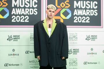 El cantante Marc Seguí posa en el photocall de la alfombra roja de Los40 Music Awards 2022.