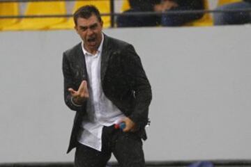 Futbol, Everton vs Colo Colo.
Decimotercera fecha, campeonato de Clausura 2016/17
El entrenador de Colo Colo Pablo Guede da instrucciones a sus jugadores durante el partido de primera division contra Everton en el estadio Sausalito en ViÃ±a del Mar, Chile.
07/05/2017
Marcelo Hernandez/Photosport***************

Football, Everton vs Colo Colo.
13th date, Clousure Championship 2016/17
Colo Colo's manager Pablo Guede instructs his players  during the first division football match against Everton at Sausalito  stadium in ViÃ±a del Mar, Chile.
07/05/2017
Marcelo Hernandez/Photosport