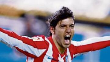 Kun Agüero celebrando uno de los goles