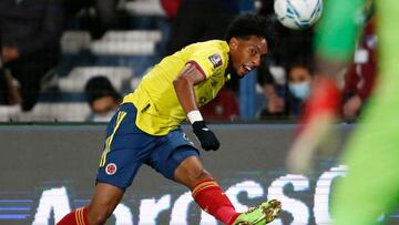 Johan Mojica durante un partido con la Selecci&oacute;n Colombia.