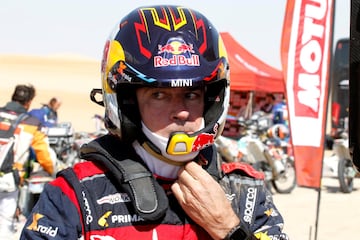 Carlos Sainz antes del inicio de la undécima etapa del Rally Dakar 2020. 