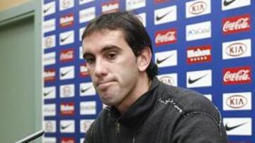 Godín: "No creo que a Forlán no quieran pasarle"