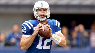Andrew Luck está recuperándose de una operación en su hombro derecho y podría perderse el inicio de la temporada.