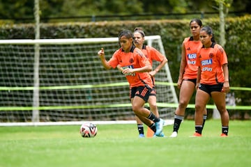 Jornada de entrenamientos de la Selección Colombia Femenina que sigue su preparación para el debut en el Mundial sub-20.