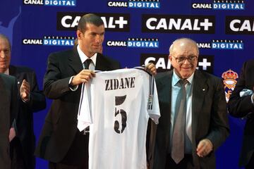 Un fichaje absolutamente clave en la historia del Real Madrid. Llegaba tras jugar el mejor f¨²tbol de su carrera, tanto a nivel de clubes como a nivel de selecci¨®n. Ya era Bal¨®n de Oro y una estrella indiscutida. Pas¨® a la historia por su gol de volea en Glasgow.