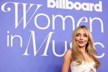 Sabrina Carpenter durante los Billboard Women in Music Awards.
