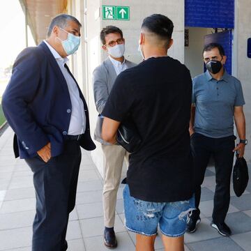 El estratega visitó las instalaciones del Centro Deportivo Azul junto a Luis Roggiero. También conoció a algunos futbolistas del plantel.