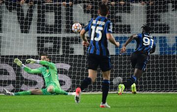 El delantero colombiano anotó un gol y realizó una asistencia en el empate 2-2 de Atalanta frente al Manchester United en Champions League.