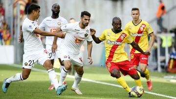 Gael Kakuta of Lens, left Benjamin Andre, Mehmet Zeki Celik of Lille during the French championship Ligue 1 football match between RC Lens (RCL) and Lille OSC (LOSC) on September 18, 2021 at stade Felix Bollaert-Delelis in Lens, France - Photo Jean Catuff