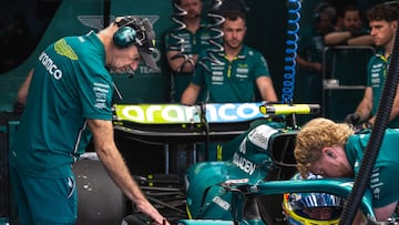 Adrian Newey y Fernando Alonso (Aston Martin AMR25). Losail, Qatar. F1 2025.