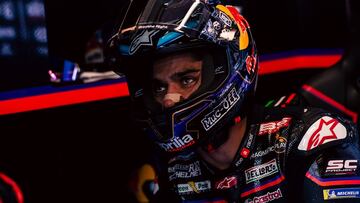 Jorge Martín, en el box de Aprilia.