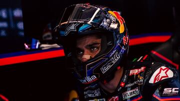 Jorge Martín, en el box de Aprilia.