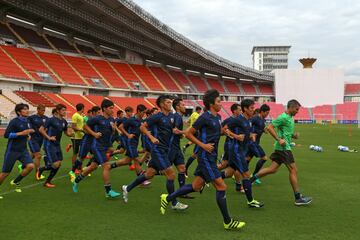 Los samuris fueron unos guerreros de la lite militar de Japn que gobernaron el pas en la antigedad. El Azul es por el color de la camiseta del Japn, que se eligi por el color del que se divisa desde las costas niponas.