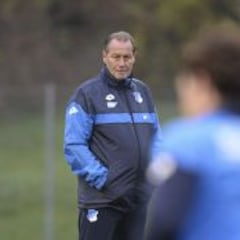 Más problemas para Vargas: se queda sin DT en Hoffenheim