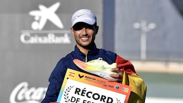 Hamid Ben Daoud tras batir el récord de España de maratón en Valencia, en 2021.