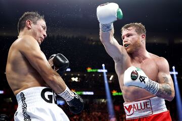 El boxeador mexicano, Canelo ?lvarez, se llev¨® la victoria por decisi¨®n un¨¢nime despu¨¦s de arrollar a Gennady Golovkin durante todo el encuentro.