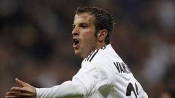 <b>EL ÚLTIMO GOL.</b> Van der Vaart marcó uno de los goles del Madrid el sábado contra el Sporting.