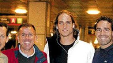 <b>OPTIMISMO.</B> Arrese, Avendaño, Feliciano y Corretja, antes de salir.