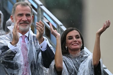 El vestido de doble escote de la reina Letizia para la inauguración de los Juegos Olímpicos
