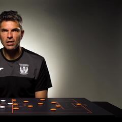 Los secretos tácticos del nuevo DT de la U: así frenó al Barça de Messi