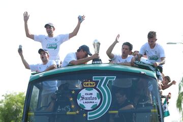 Al inicio del torneo, seguramente fueron muy pocos los que apostaron por Santos Laguna para llevarse el título. Los laguneros habían decepcionado la campaña anterior y tenían la incertidumbre de un técnico que apenas iba a jugar su primera temporada completa con Robert Dante Siboldi. Sin embargo, los verdiblancos confiaron es su futbol ofensivo y poco a poco fueron mostrando su poderío. Contaron con la mejor versión de Djaniny Tavares, quien se convirtió en campeón de goleo y más tarde alzaron el título de campeones del Clausura 2018. 