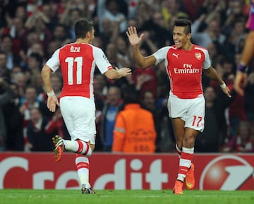 Alexis Sánchez fue el máximo goleador chileno en el 2014. Marcó 32 goles en Barcelona, La Roja y Arsenal.