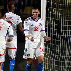 Una imagen que emociona: Marcelo Barticciotto celebró así los goles de su hijo en la Roja